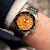 Reloj para hombre Seiko 5 Sports SKX Style Midi con esfera naranja automático SRPK35K1