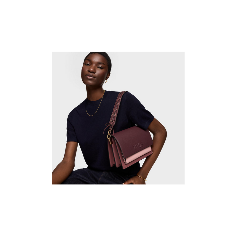 Bolso bandolera mediano Tous Audree Saffiano de poliuretano en color burdeos. 2002358221